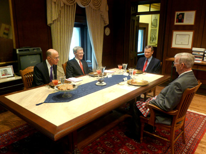 Judge O’Scannlain treats Chief Justice Roberts to lunch in his chamber